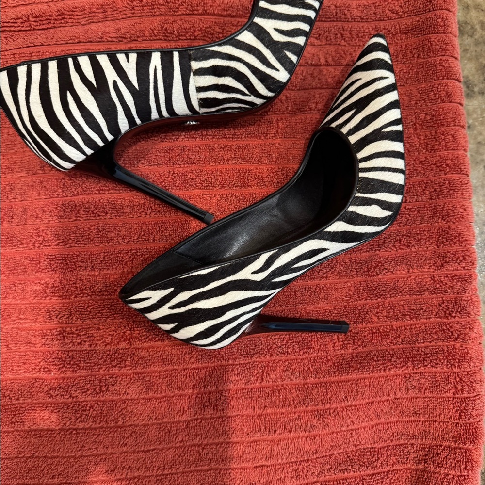 Michael Kors Black and White Zebra Heels Size 7 Worn Once Excellent Condition - Picture 4 of 7